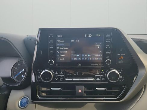 Used 2021 Toyota Highlander Limited image 24
