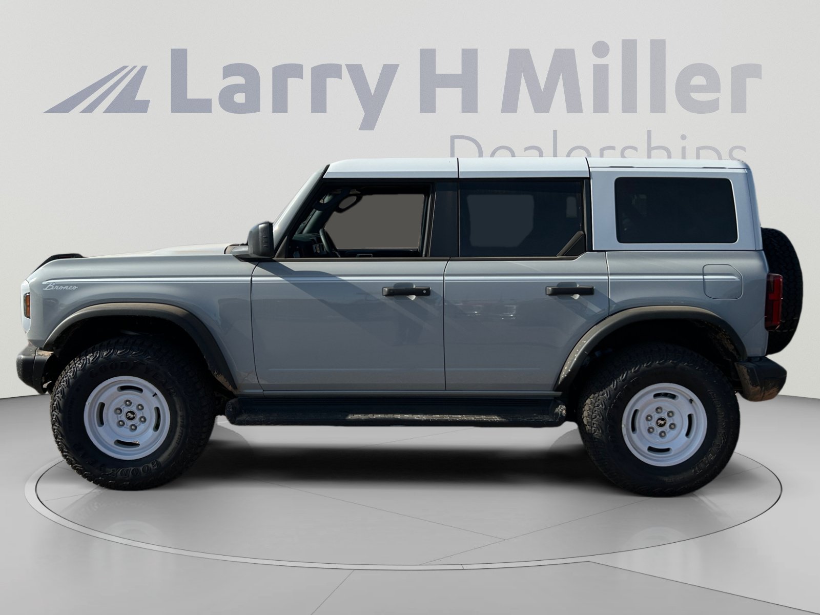New 2026 Ford Bronco Heritage Edition AWD/4WD image 2