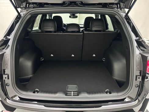 New 2026 Jeep Compass Latitude image 9