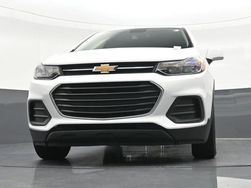 Used 2020 Chevrolet Trax LS FWD image 34