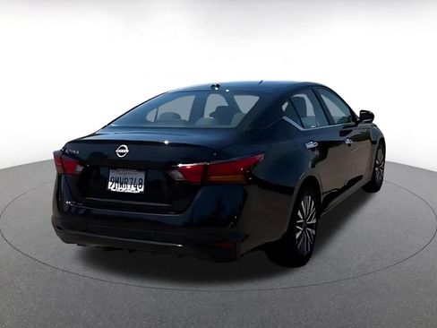 Used 2025 Nissan Altima 2.5 SV FWD image 14