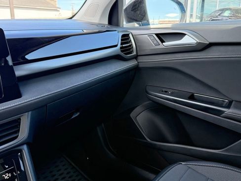 Used 2025 Volkswagen Taos SE image 16