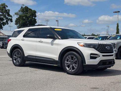 Certified 2023 Ford Explorer XLT w/ Equipment Group 202A RWD image 2