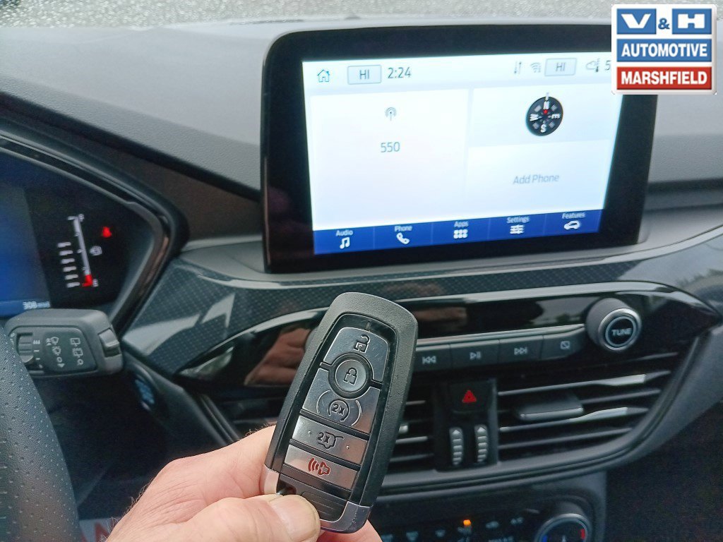 Used 2024 Ford Escape ST-Line AWD/4WD image 2