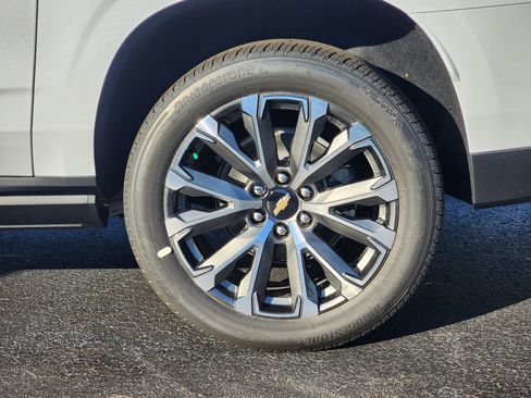 New 2026 Chevrolet Suburban High Country image 11