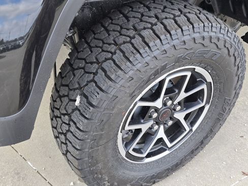 New 2025 Jeep Gladiator Rubicon w/ Convenience Group image 6