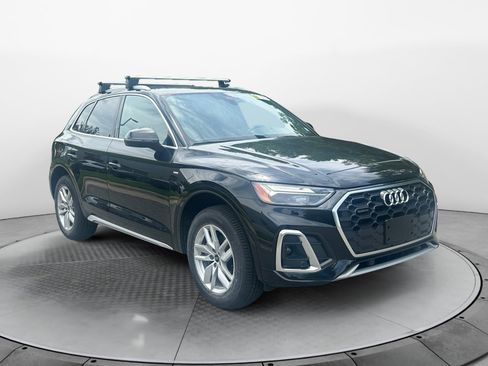 Used 2023 Audi Q5 2.0T Premium w/ Convenience Package AWD/4WD image 1