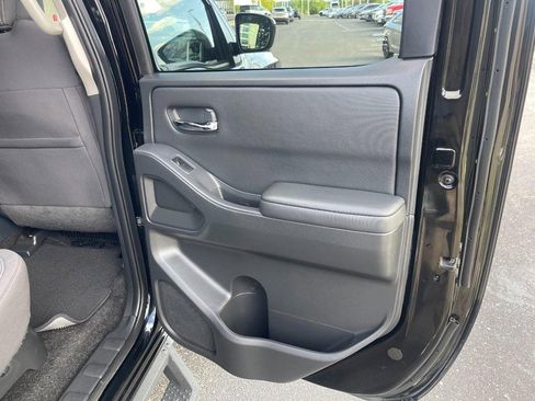 Used 2022 Nissan Frontier SV AWD/4WD image 17