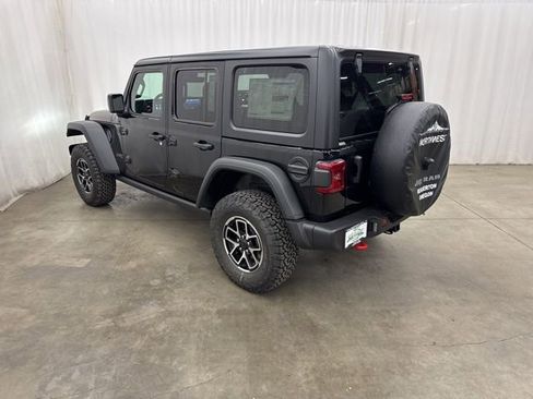 Used 2025 Jeep Wrangler Unlimited Rubicon w/ Technology Group image 27