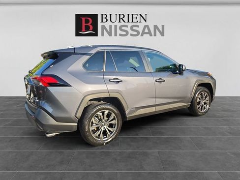 Used 2022 Toyota RAV4 XLE Premium AWD/4WD image 5