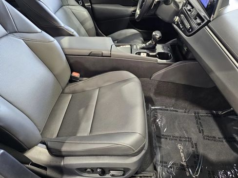 Used 2024 Lexus ES 350 w/ Premium Package FWD image 7