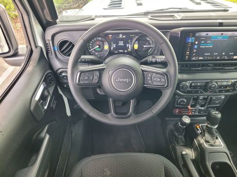 Used 2025 Jeep Wrangler Unlimited Rubicon 4xe w/ Safety Group AWD/4WD image 11