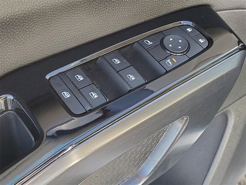 Certified 2025 Nissan Pathfinder SL image 21