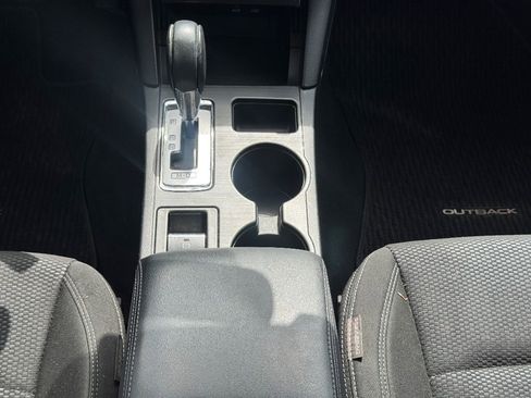 Used 2018 Subaru Outback 2.5i Premium image 11