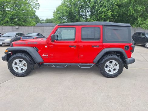 Used 2018 Jeep Wrangler Unlimited Sport AWD/4WD image 3