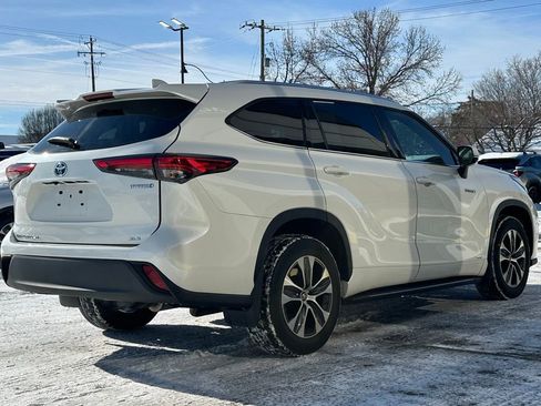 Used 2021 Toyota Highlander XLE image 11