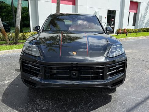 Used 2025 Porsche Cayenne S AWD/4WD image 10