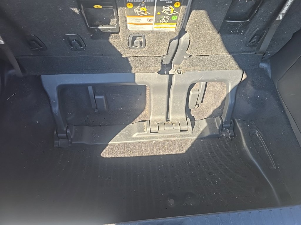 Used 2025 Toyota Sienna XLE FWD image 9