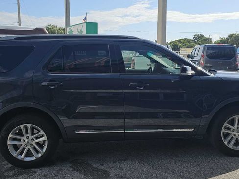 Used 2017 Ford Explorer XLT w/ Equipment Group 202A FWD image 6