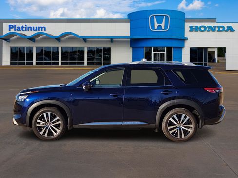 Used 2025 Nissan Pathfinder Platinum w/ Cargo Package image 3