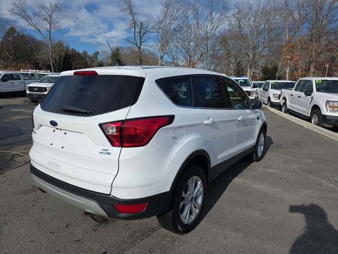 Used 2019 Ford Escape SE image 4