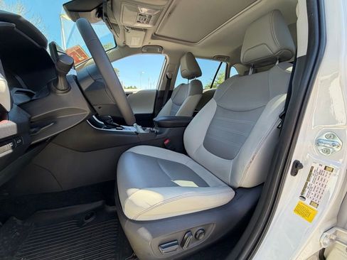 Used 2025 Toyota RAV4 Limited image 5