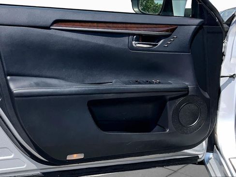 Used 2014 Lexus ES 350 w/ Luxury Package FWD image 21