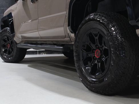 Used 2025 Toyota Tacoma Limited AWD/4WD image 27