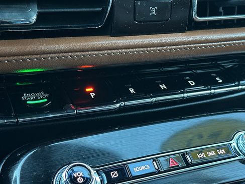 Used 2023 Lincoln Nautilus Reserve w/ Luxury Package image 21