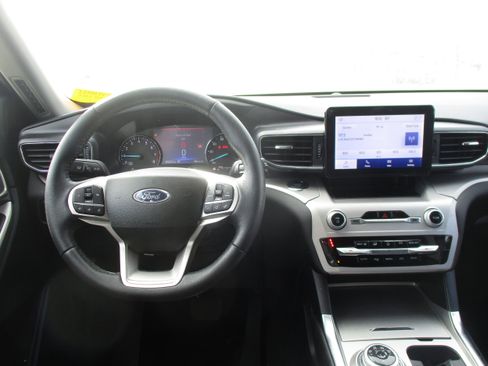 Used 2024 Ford Explorer XLT w/ Equipment Group 202A image 10