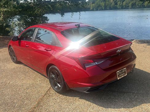 Used 2023 Hyundai Elantra SEL FWD image 9