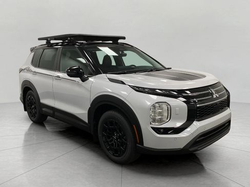 New 2025 Mitsubishi Outlander SE image 1