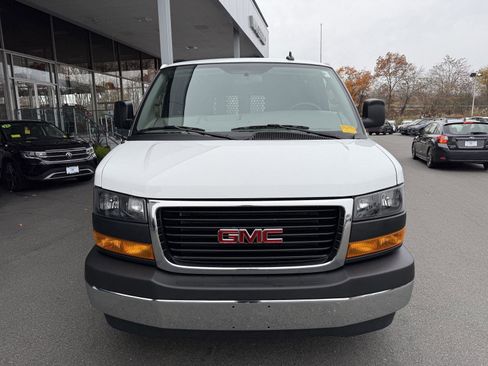 Used 2024 GMC Savana 2500 w/ Driver Convenience Package image 9
