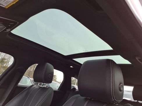 Certified 2022 Land Rover Range Rover Velar R-Dynamic S image 16