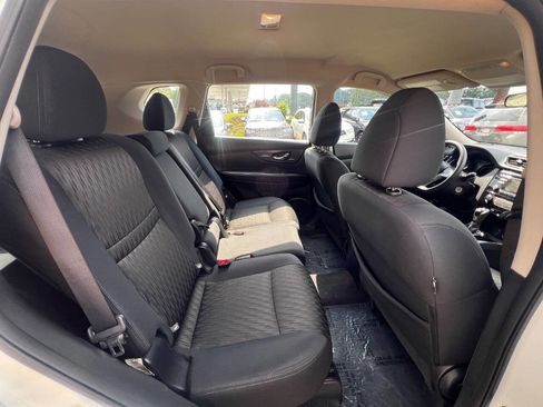 Used 2017 Nissan Rogue S AWD/4WD image 11