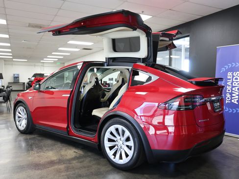 Used 2016 Tesla Model X 90D AWD/4WD image 18