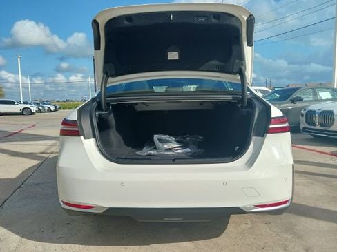 New 2024 BMW i5 eDrive40i w/ Convenience Package image 11