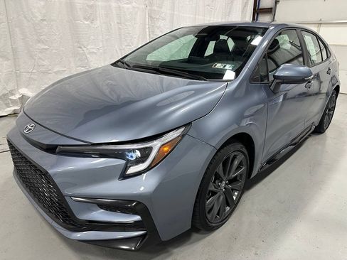 Used 2026 Toyota Corolla SE FWD image 3