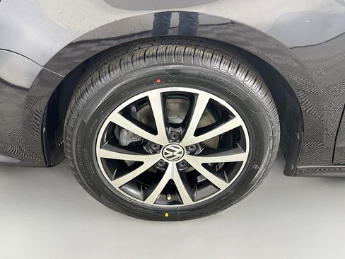 Used 2017 Volkswagen Jetta SE image 38