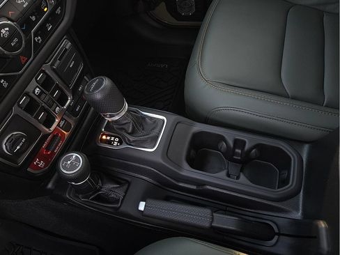 Used 2025 Jeep Gladiator Mojave AWD/4WD image 20