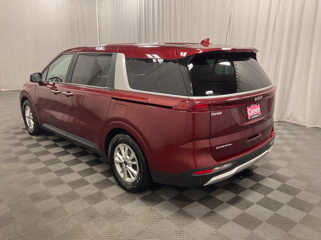 Used 2023 Kia Carnival LX FWD image 5