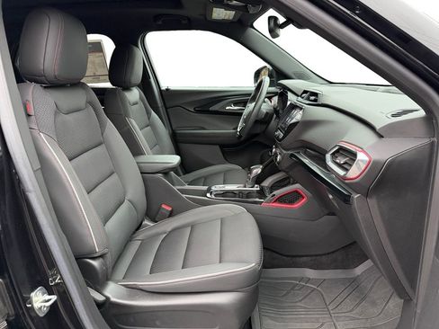 Used 2023 Chevrolet TrailBlazer RS w/ Sun and Liftgate Package image 17