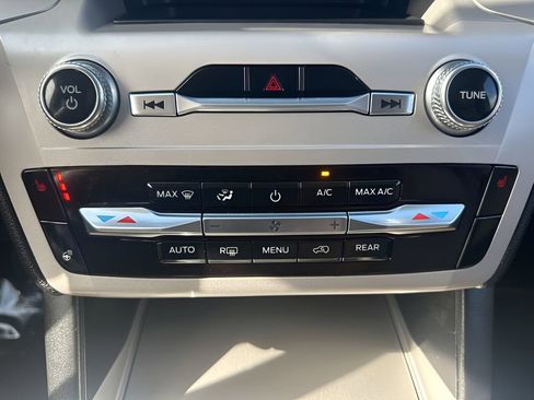 Used 2024 Ford Explorer XLT w/ Equipment Group 202A image 19