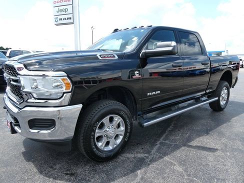 Used 2021 RAM 2500 Tradesman w/ Chrome Appearance Group AWD/4WD image 8