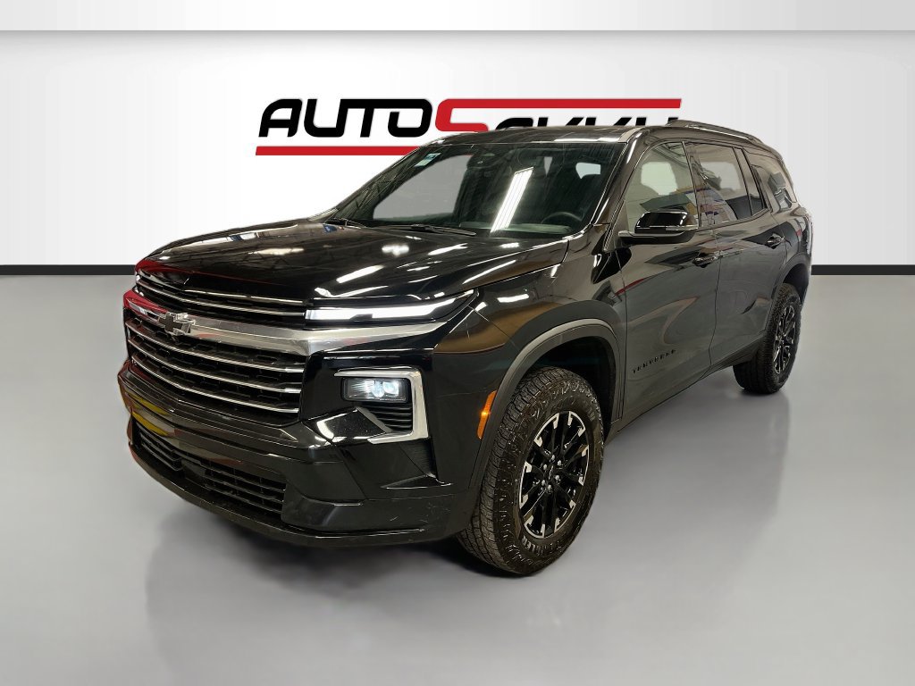 Used 2025 Chevrolet Traverse Z71 AWD/4WD image 3