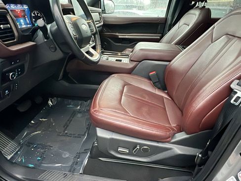 Used 2024 Ford Expedition Limited image 16
