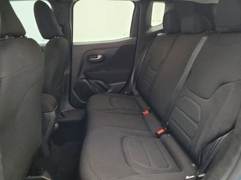 Used 2021 Jeep Renegade Latitude FWD image 18