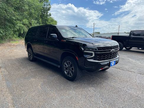 Used 2024 Chevrolet Suburban Z71 w/ Luxury Package AWD/4WD image 9