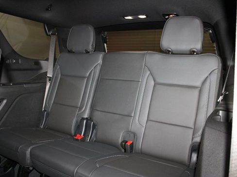 Used 2025 GMC Yukon Denali w/ Advanced Technology Package image 12