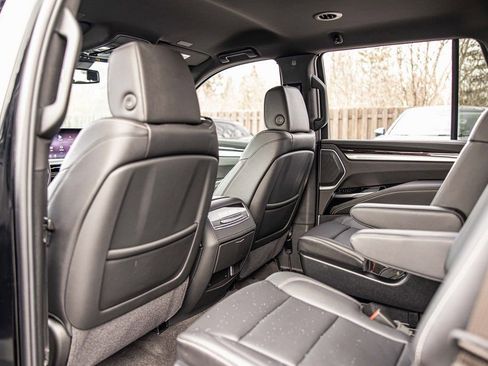 Used 2025 Cadillac Escalade Luxury image 35